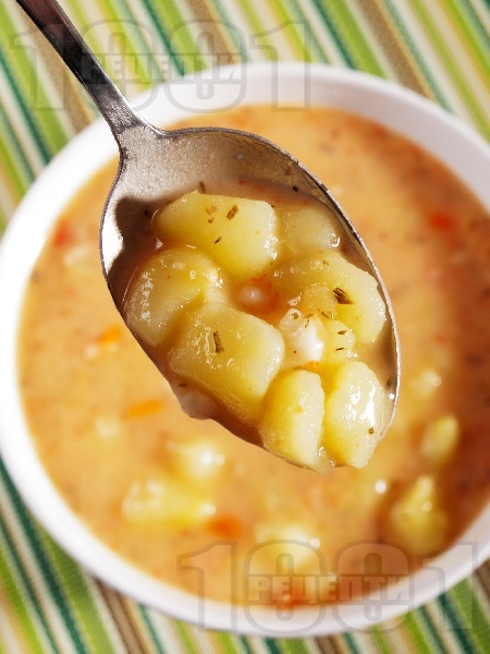 Картофена супа с чубрица и сметанова застройка от заквасена сметана и брашно - снимка на рецептата